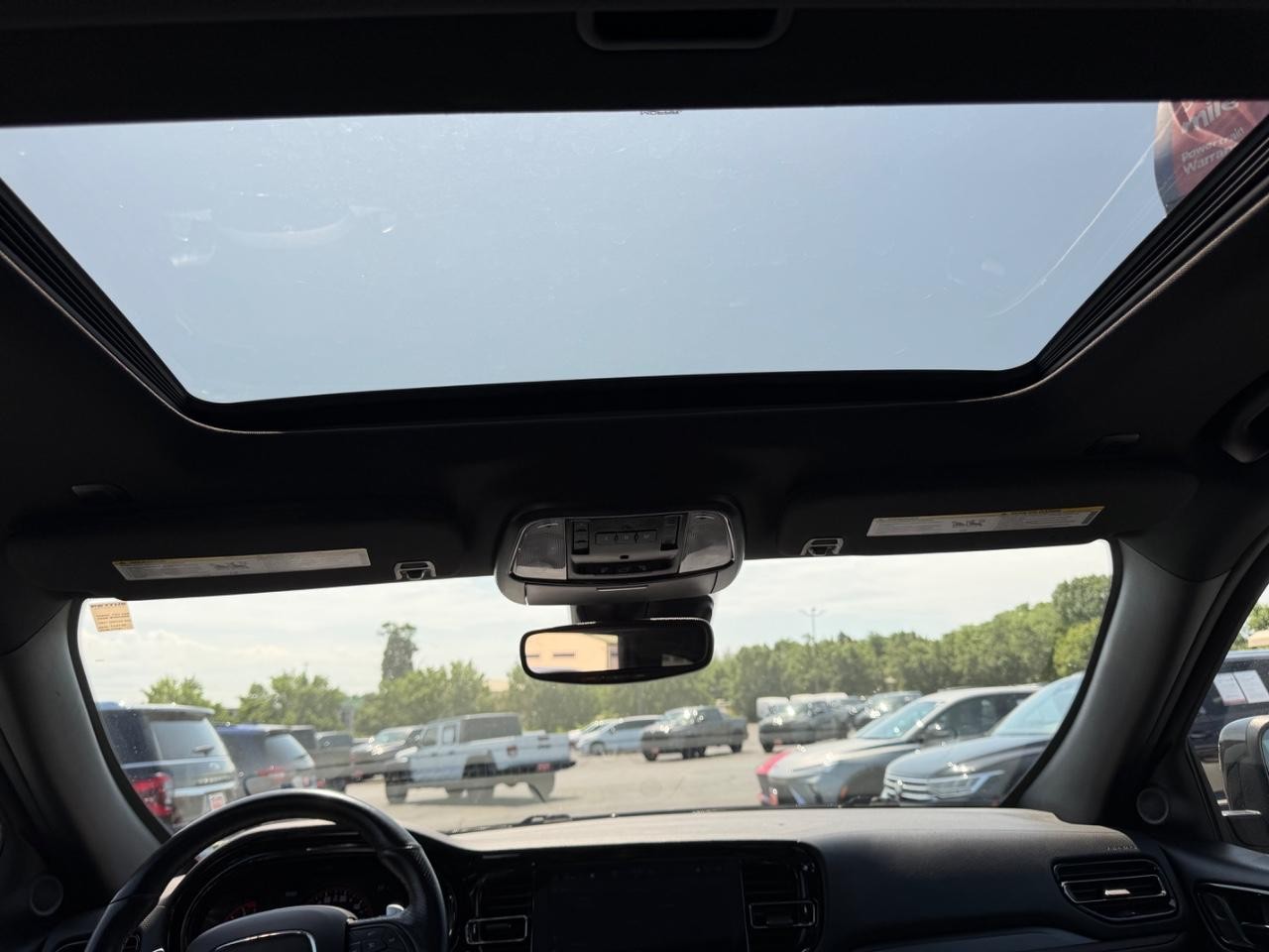 Dodge Durango Vehicle Full-screen Gallery Image 13