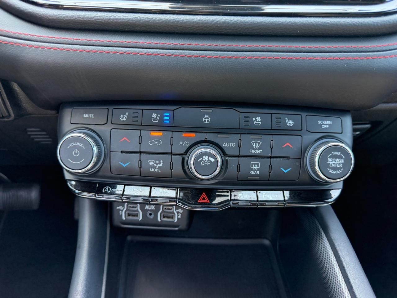 Dodge Durango Vehicle Full-screen Gallery Image 19