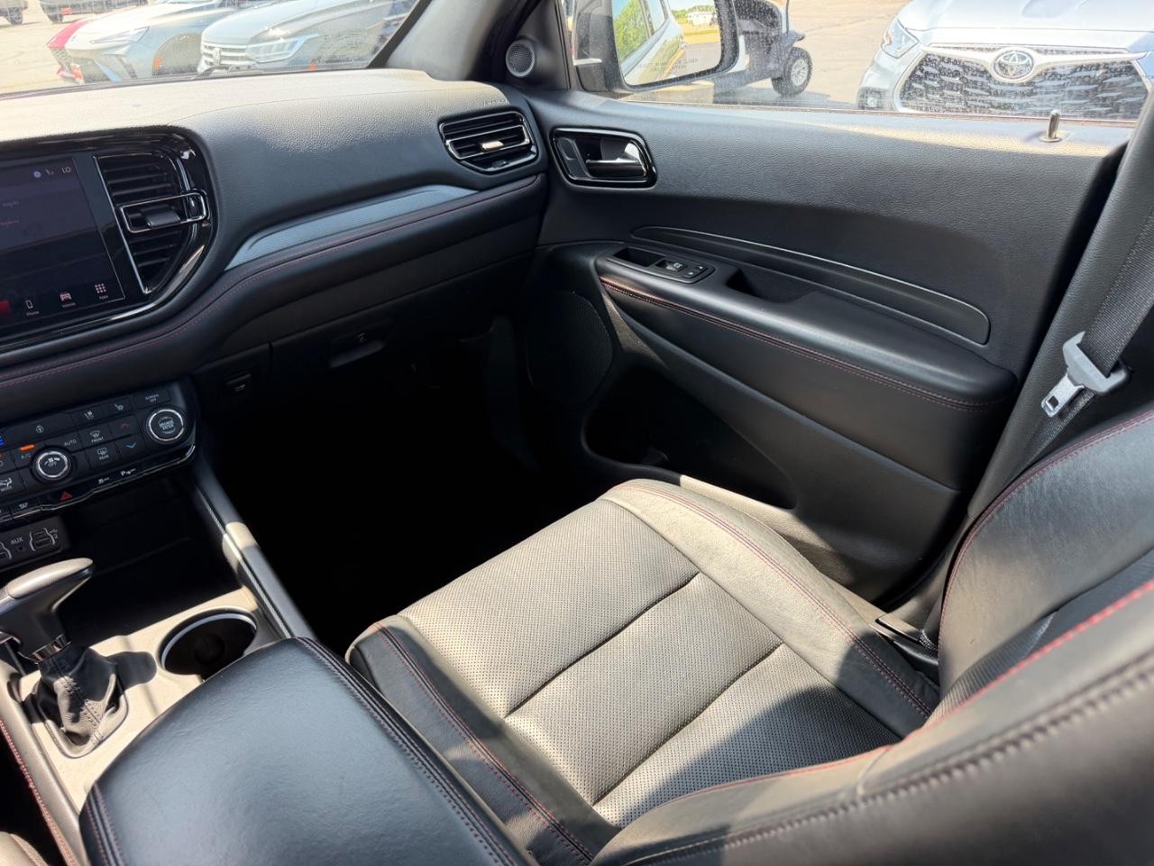 Dodge Durango Vehicle Full-screen Gallery Image 21