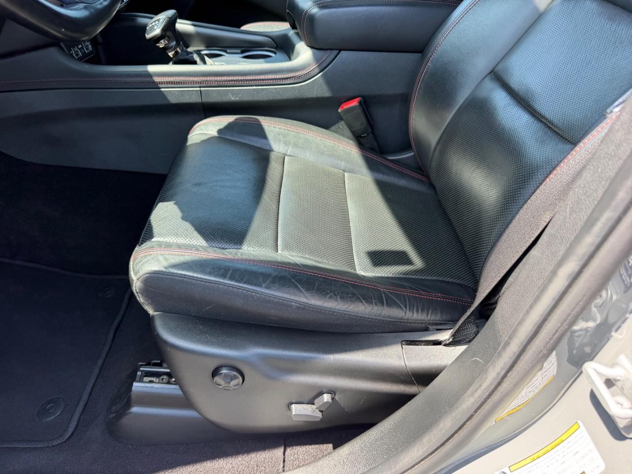 Dodge Durango Vehicle Full-screen Gallery Image 24