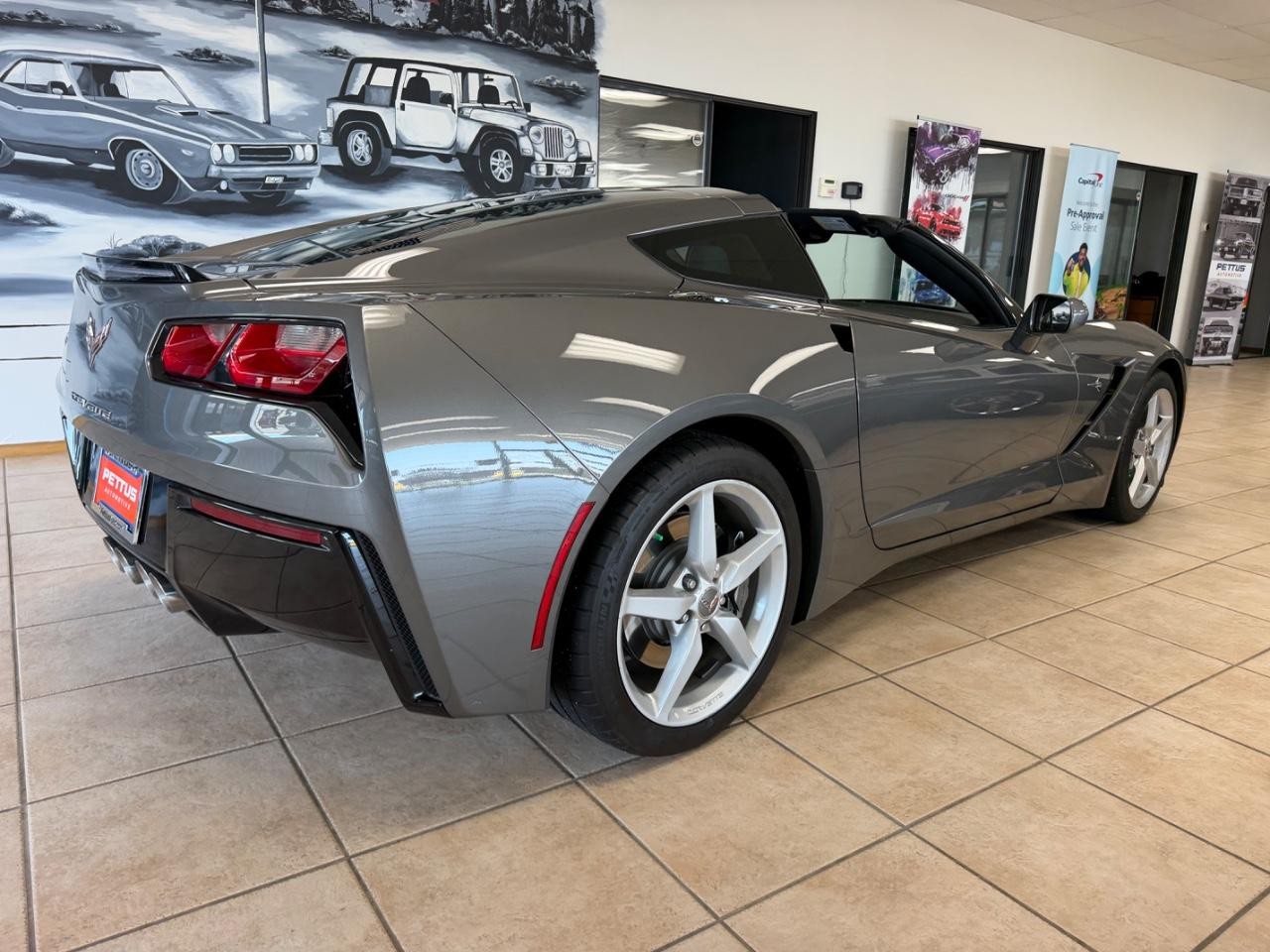 Chevrolet Corvette Vehicle Full-screen Gallery Image 03