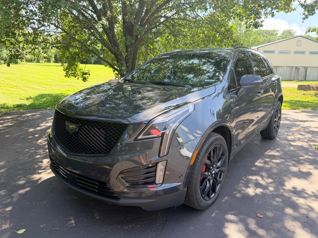 Cadillac XT5 Vehicle Full-screen Gallery Image 02