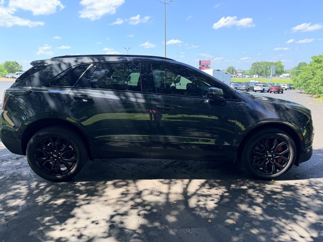 Cadillac XT5 Vehicle Full-screen Gallery Image 05