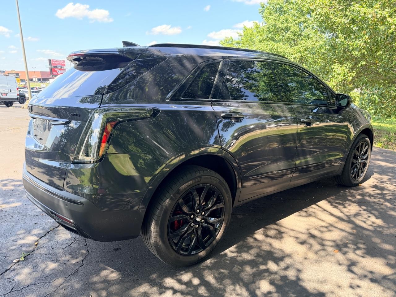 Cadillac XT5 Vehicle Full-screen Gallery Image 06