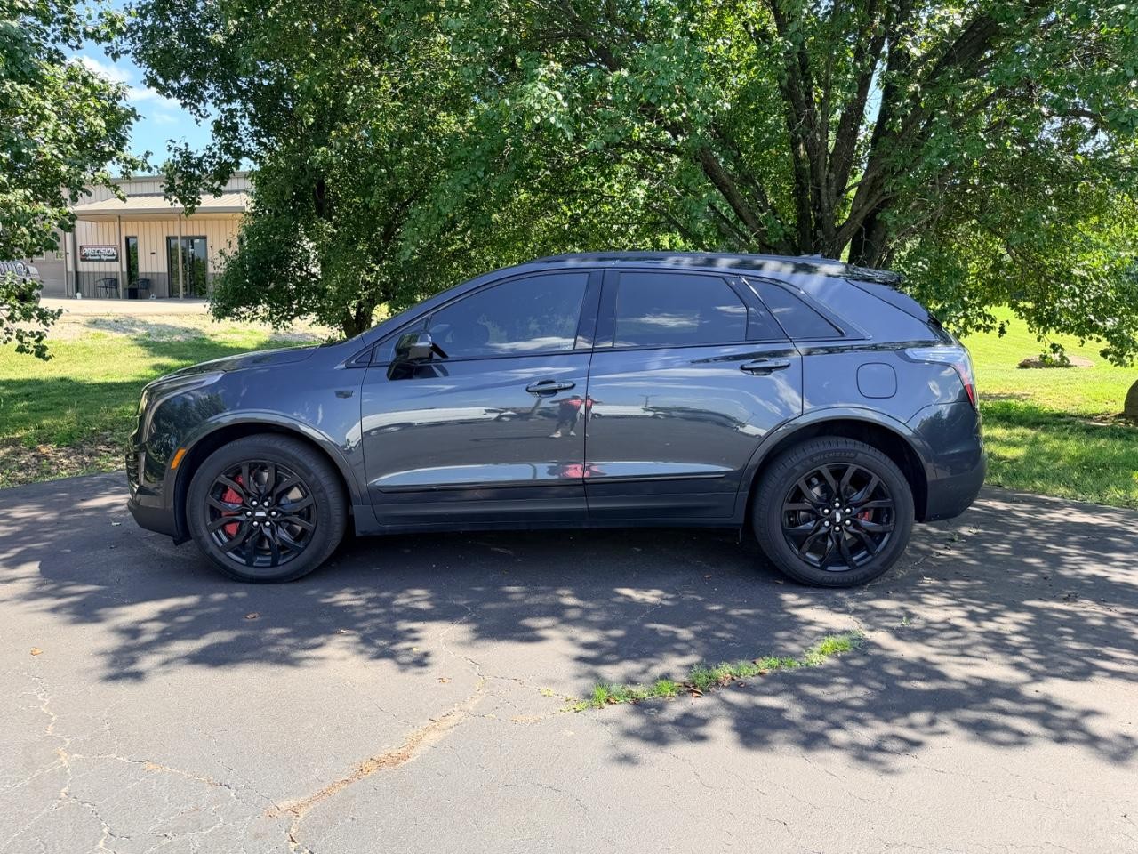 Cadillac XT5 Vehicle Full-screen Gallery Image 08
