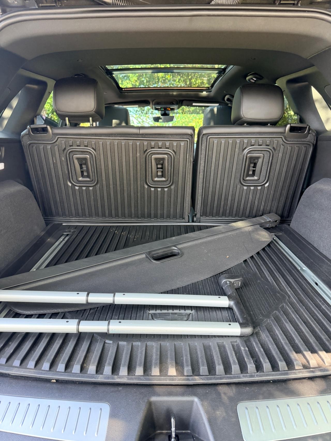 Cadillac XT5 Vehicle Full-screen Gallery Image 12