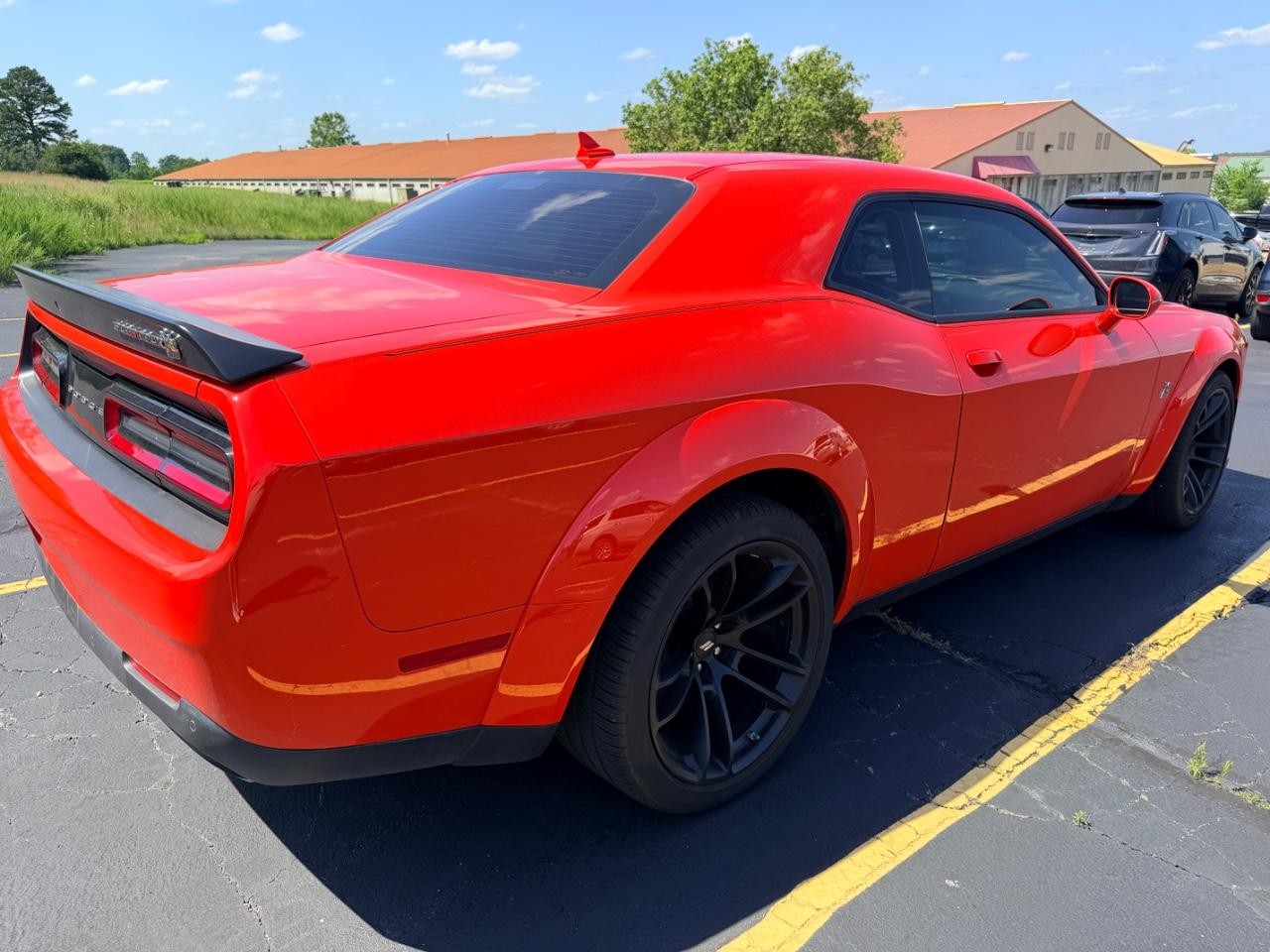 Dodge Challenger Vehicle Full-screen Gallery Image 03