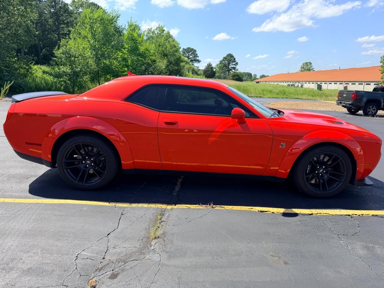 Dodge Challenger Vehicle Full-screen Gallery Image 04