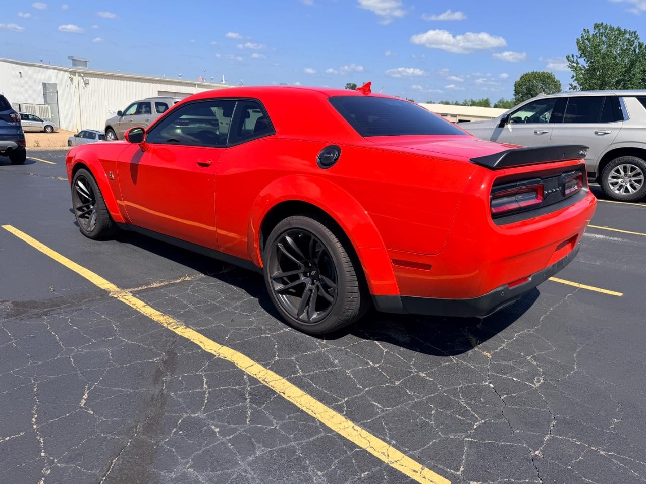 Dodge Challenger Vehicle Full-screen Gallery Image 07