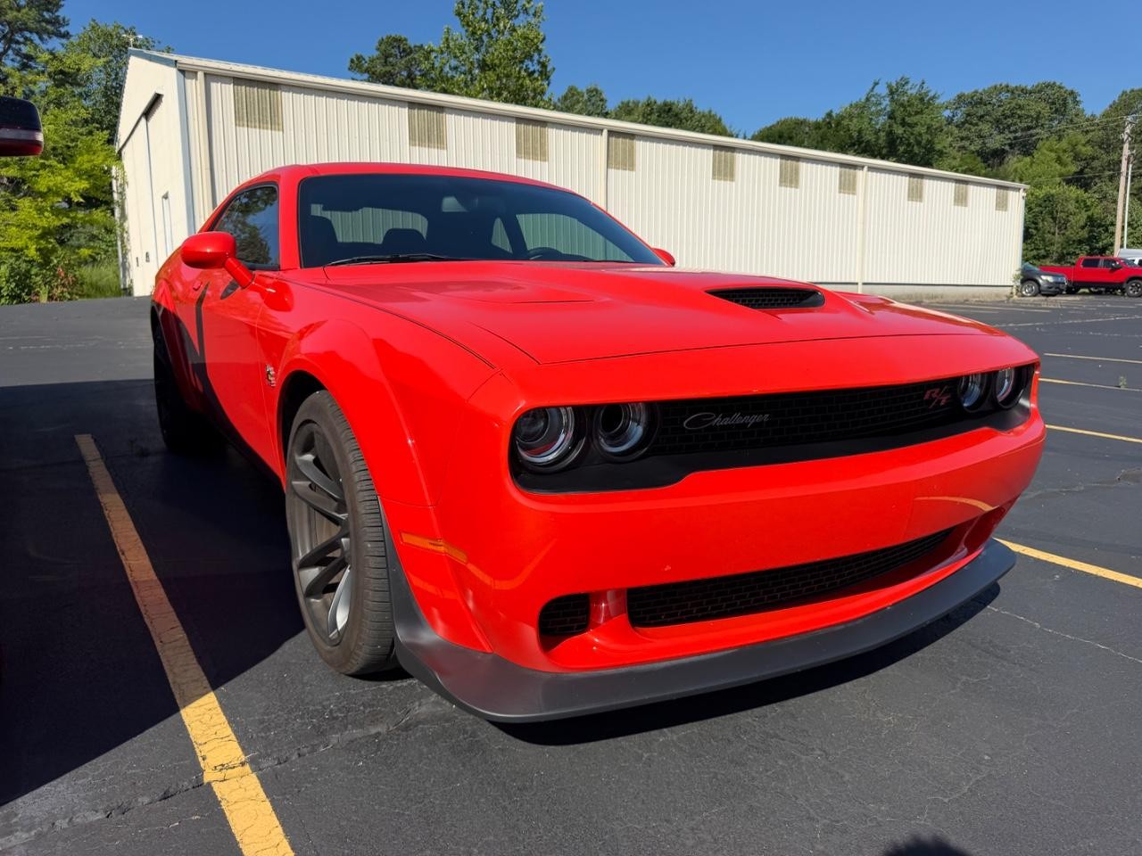 Dodge Challenger Vehicle Full-screen Gallery Image 11