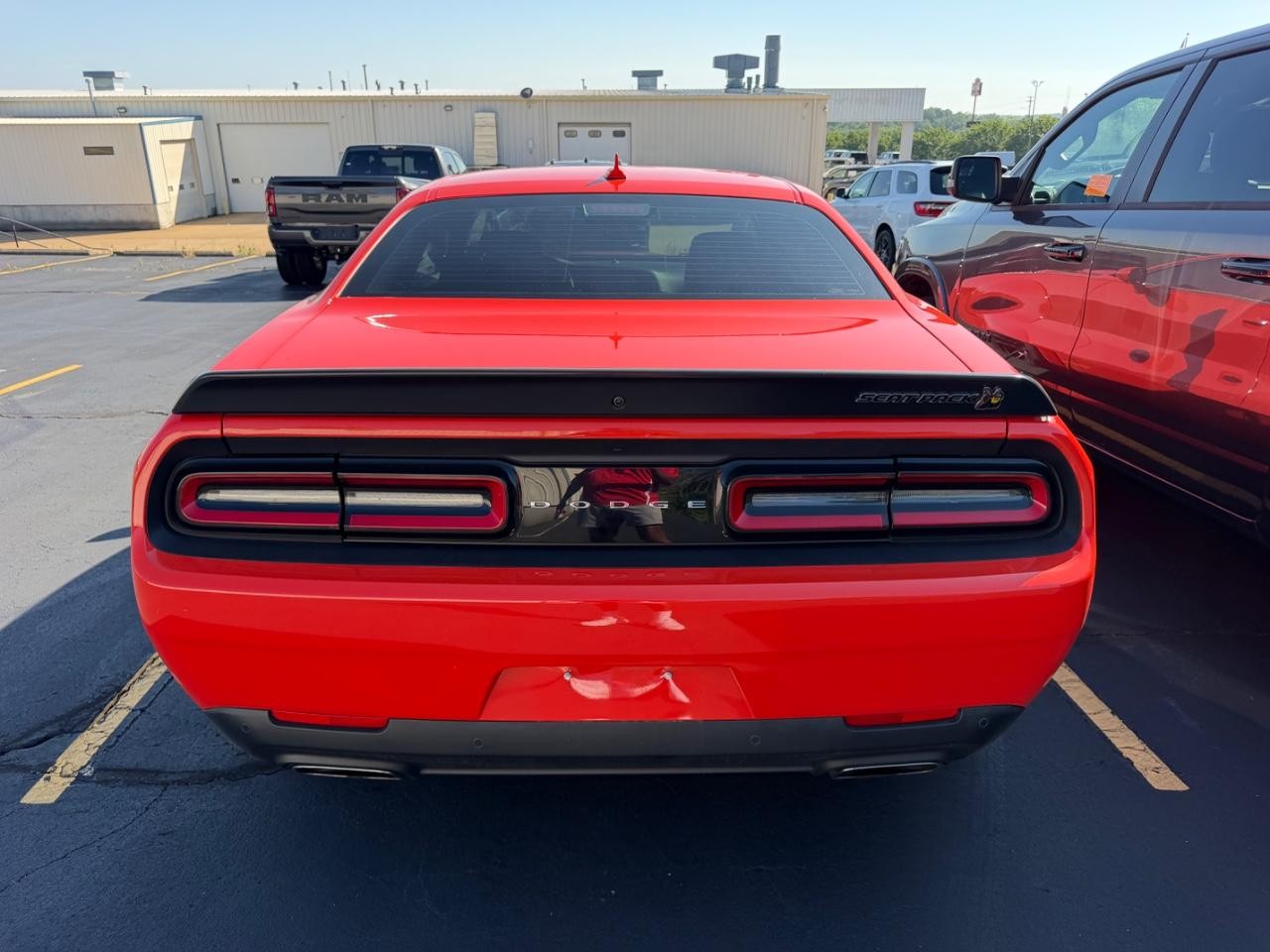 Dodge Challenger Vehicle Full-screen Gallery Image 12