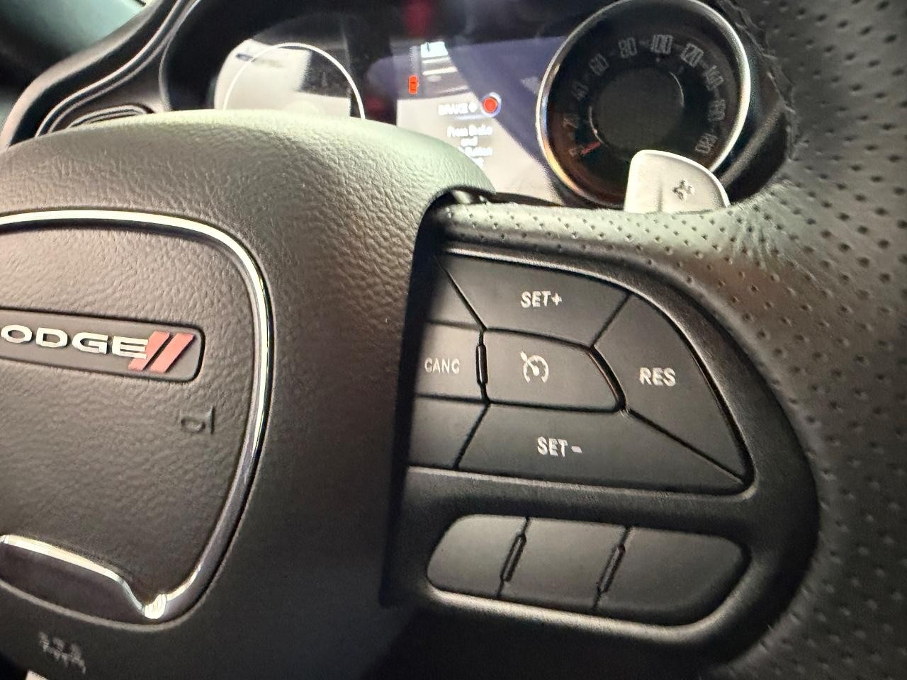 Dodge Challenger Vehicle Full-screen Gallery Image 15