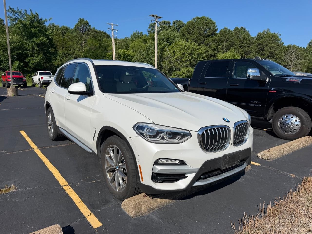 BMW X3 Vehicle Full-screen Gallery Image 02