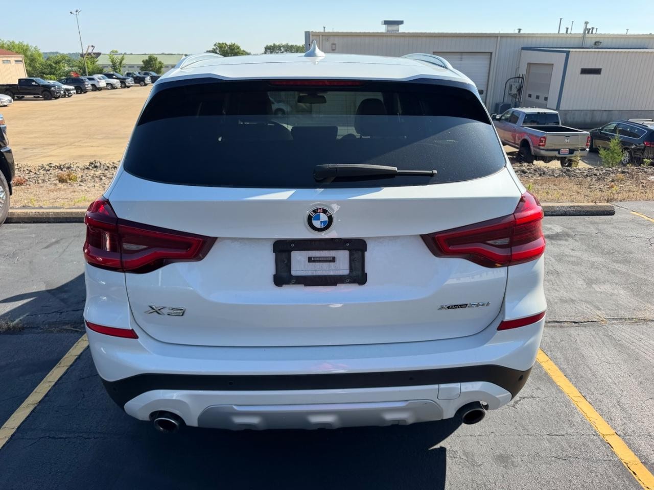 BMW X3 Vehicle Full-screen Gallery Image 03