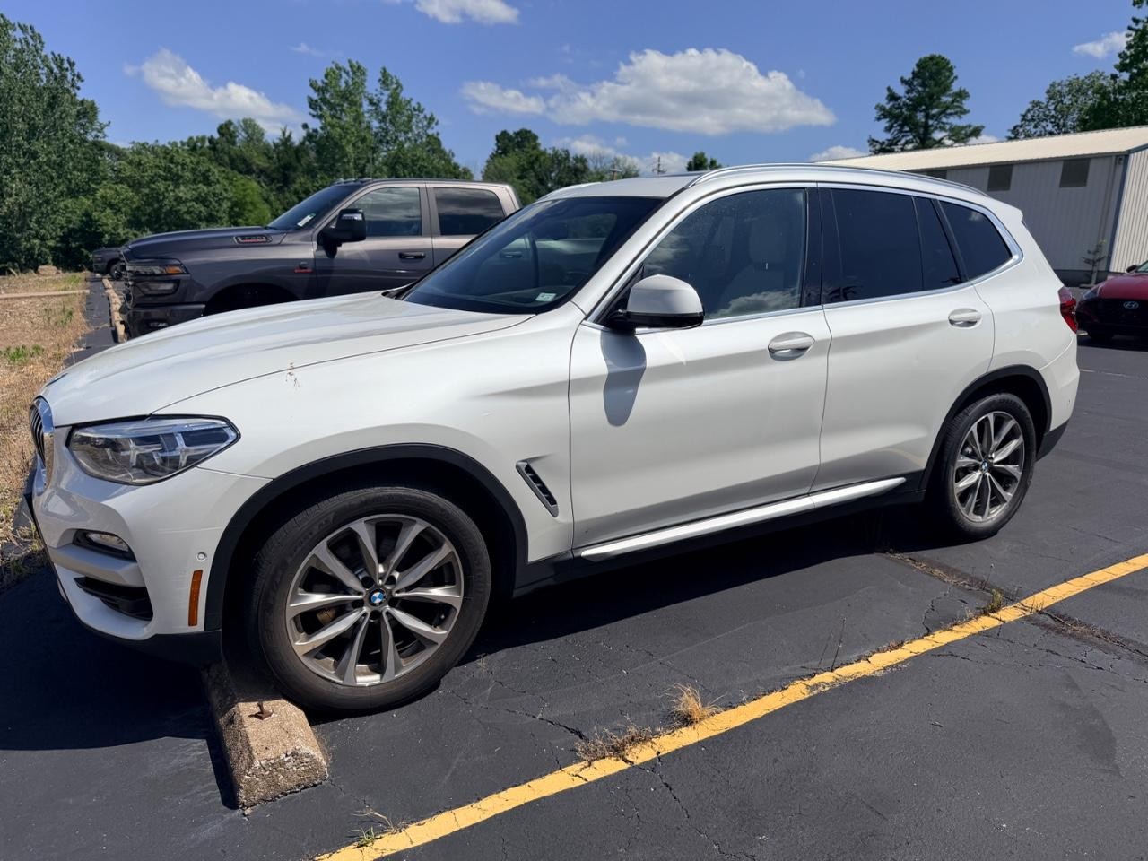 BMW X3 Vehicle Full-screen Gallery Image 04