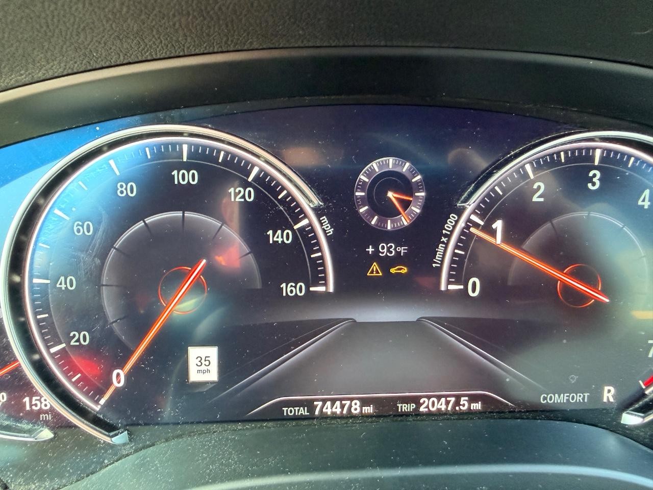 BMW X3 Vehicle Full-screen Gallery Image 07