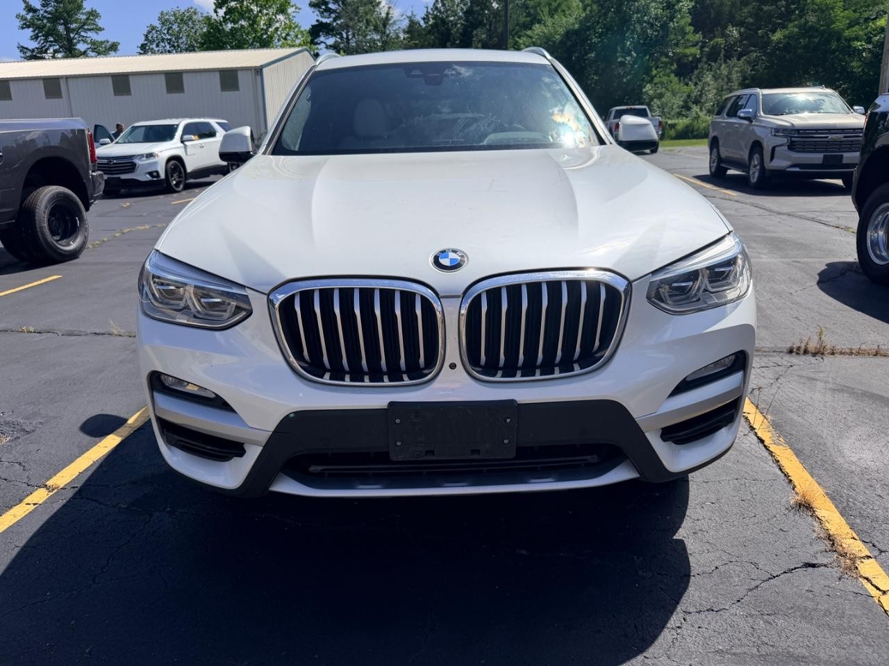 BMW X3 Vehicle Full-screen Gallery Image 10