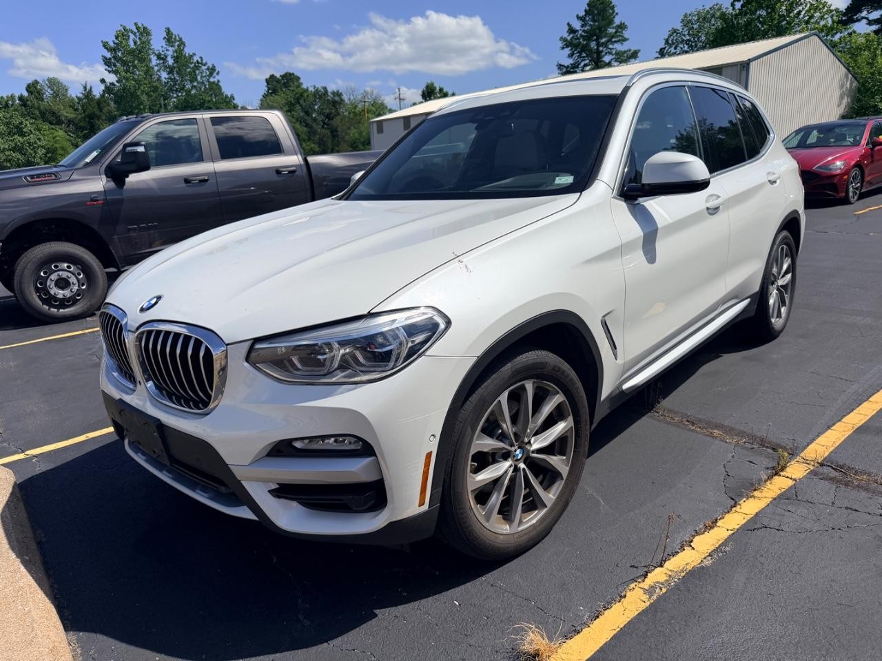 BMW X3 Vehicle Full-screen Gallery Image 11