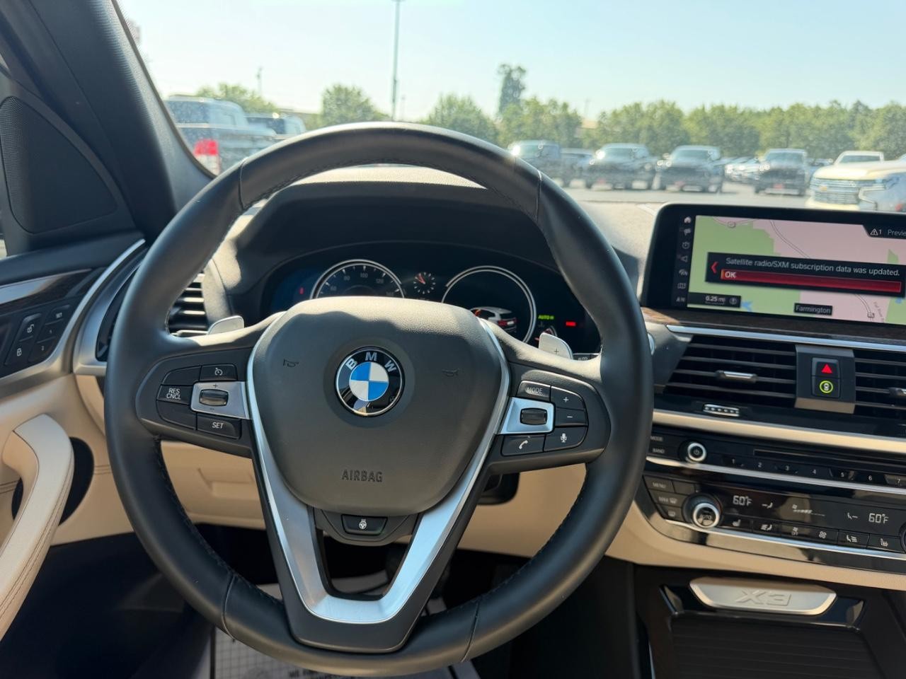 BMW X3 Vehicle Full-screen Gallery Image 14
