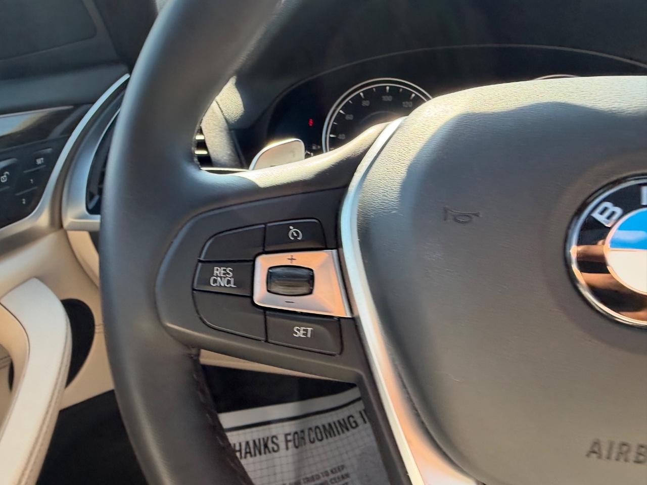 BMW X3 Vehicle Full-screen Gallery Image 15