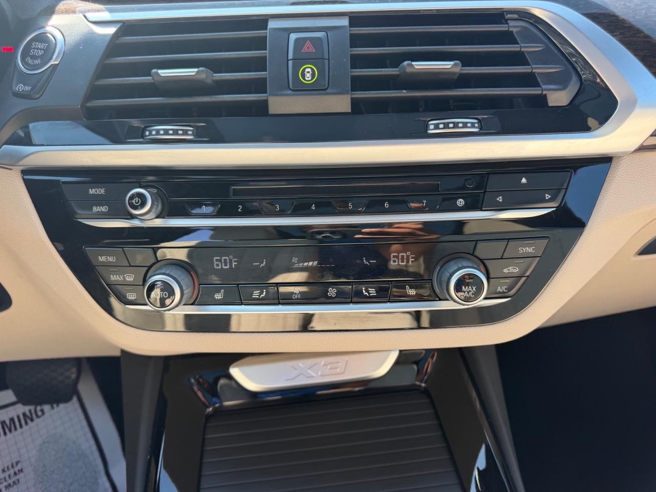 BMW X3 Vehicle Full-screen Gallery Image 18