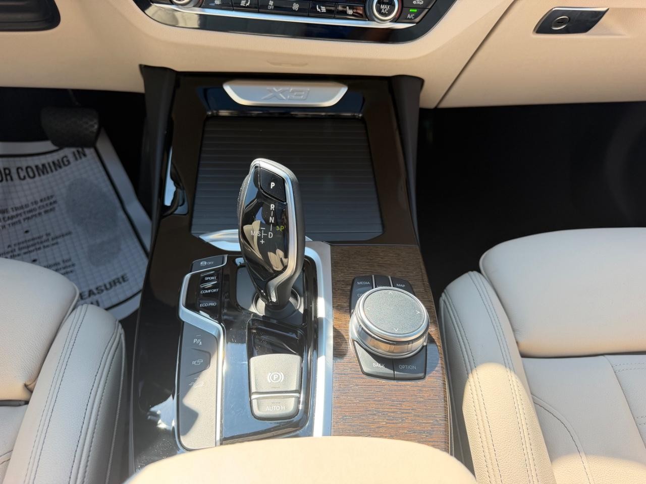BMW X3 Vehicle Full-screen Gallery Image 19