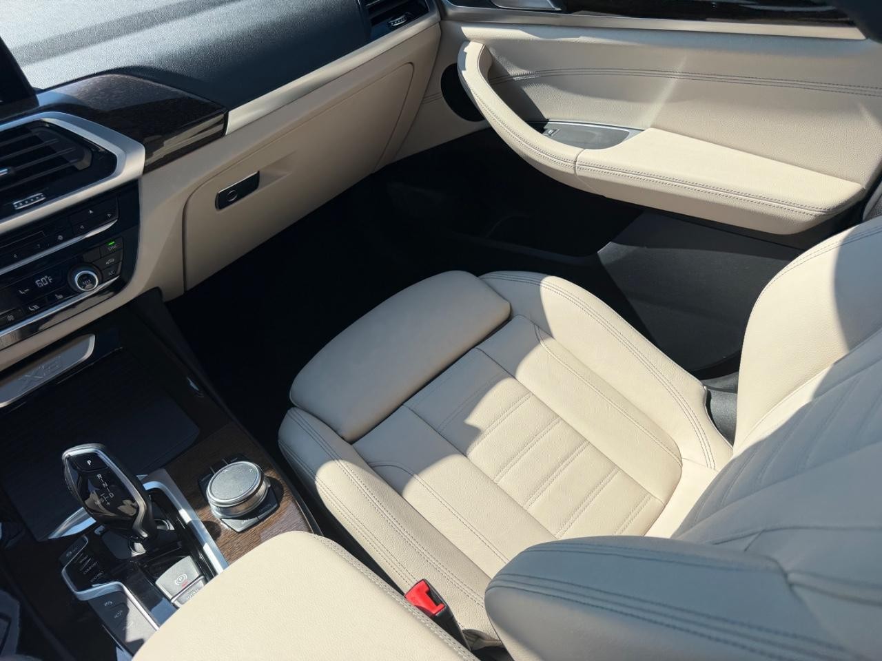 BMW X3 Vehicle Full-screen Gallery Image 20