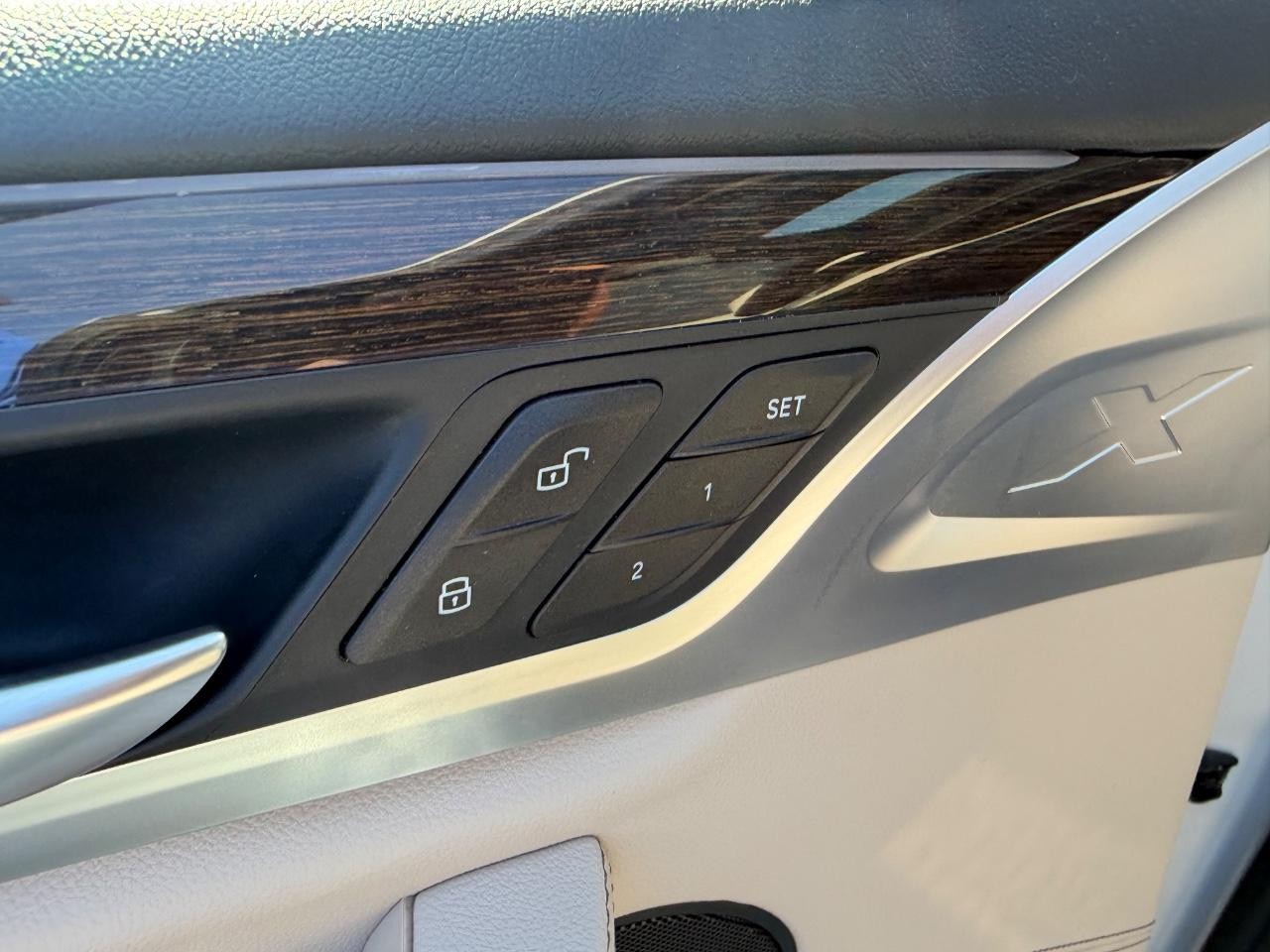 BMW X3 Vehicle Full-screen Gallery Image 22