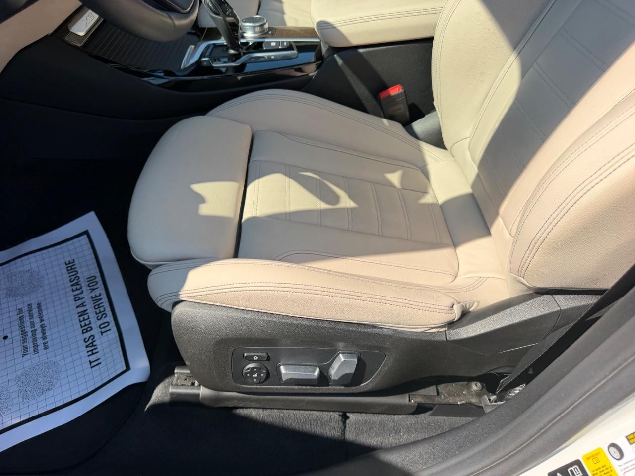 BMW X3 Vehicle Full-screen Gallery Image 23
