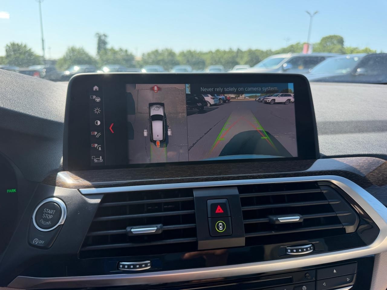 BMW X3 Vehicle Full-screen Gallery Image 25