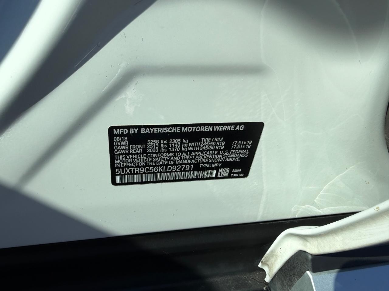 BMW X3 Vehicle Full-screen Gallery Image 26