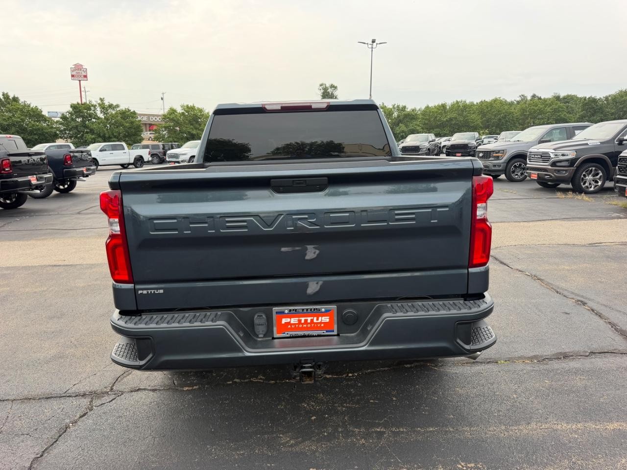 Chevrolet Silverado 1500 Vehicle Full-screen Gallery Image 04