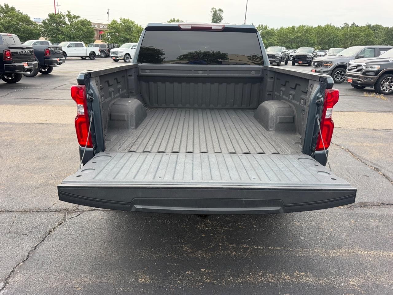 Chevrolet Silverado 1500 Vehicle Full-screen Gallery Image 05