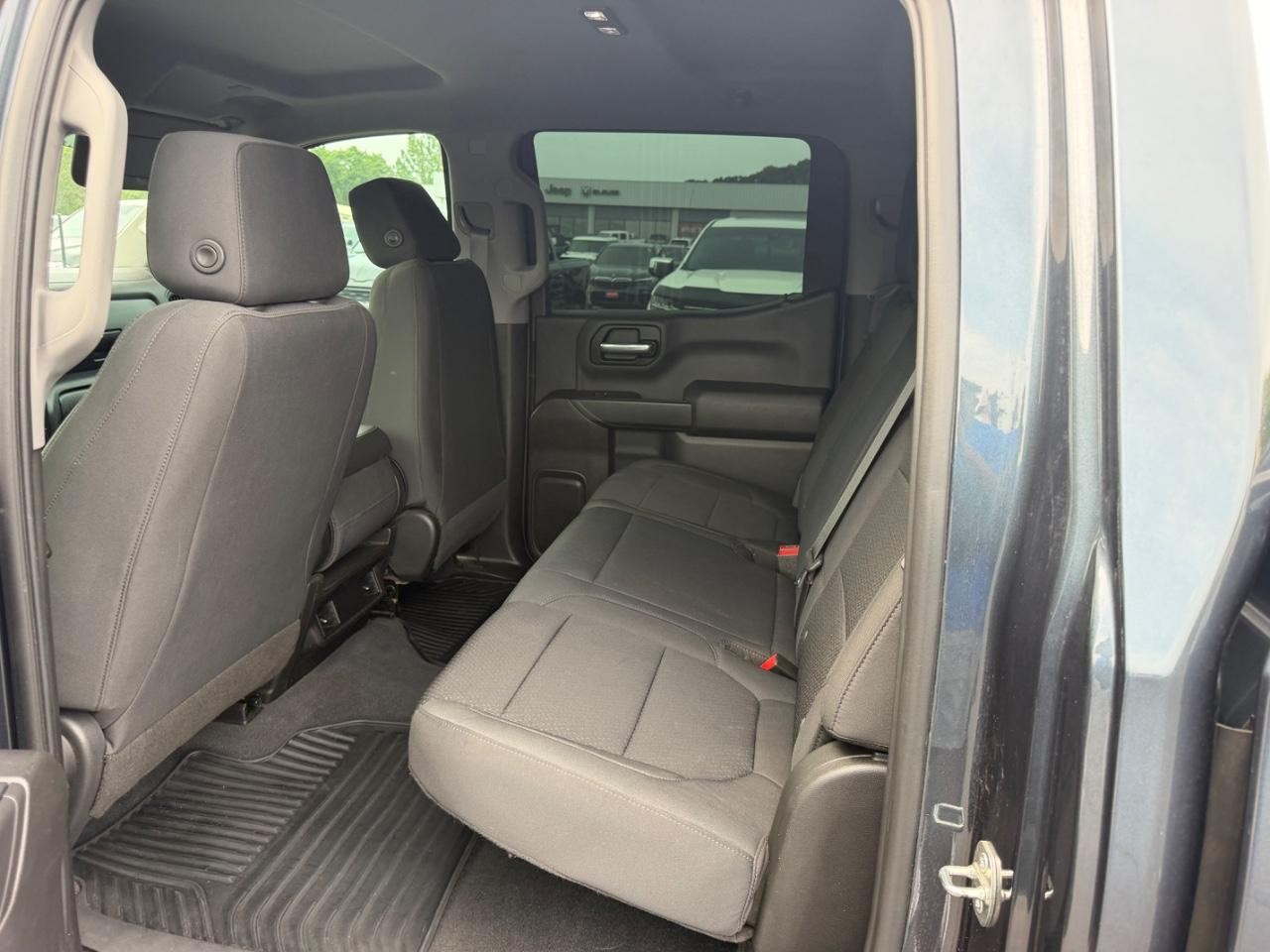 Chevrolet Silverado 1500 Vehicle Full-screen Gallery Image 09