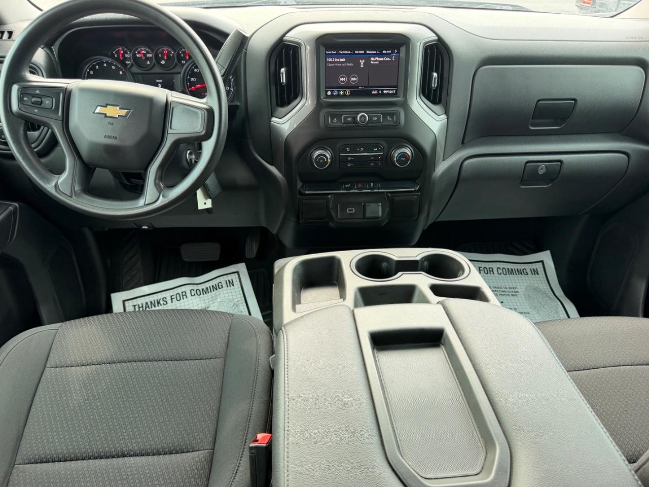 Chevrolet Silverado 1500 Vehicle Full-screen Gallery Image 10