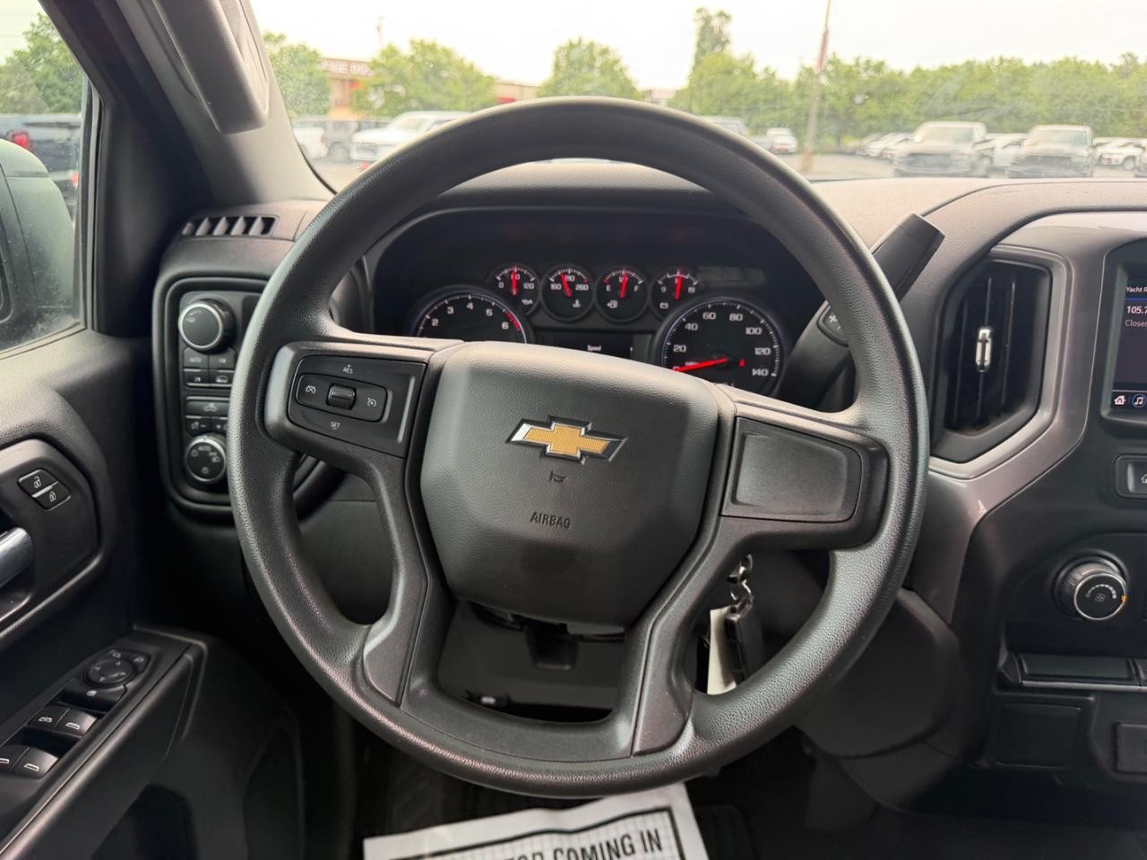 Chevrolet Silverado 1500 Vehicle Full-screen Gallery Image 11
