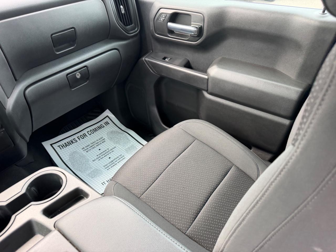 Chevrolet Silverado 1500 Vehicle Full-screen Gallery Image 15