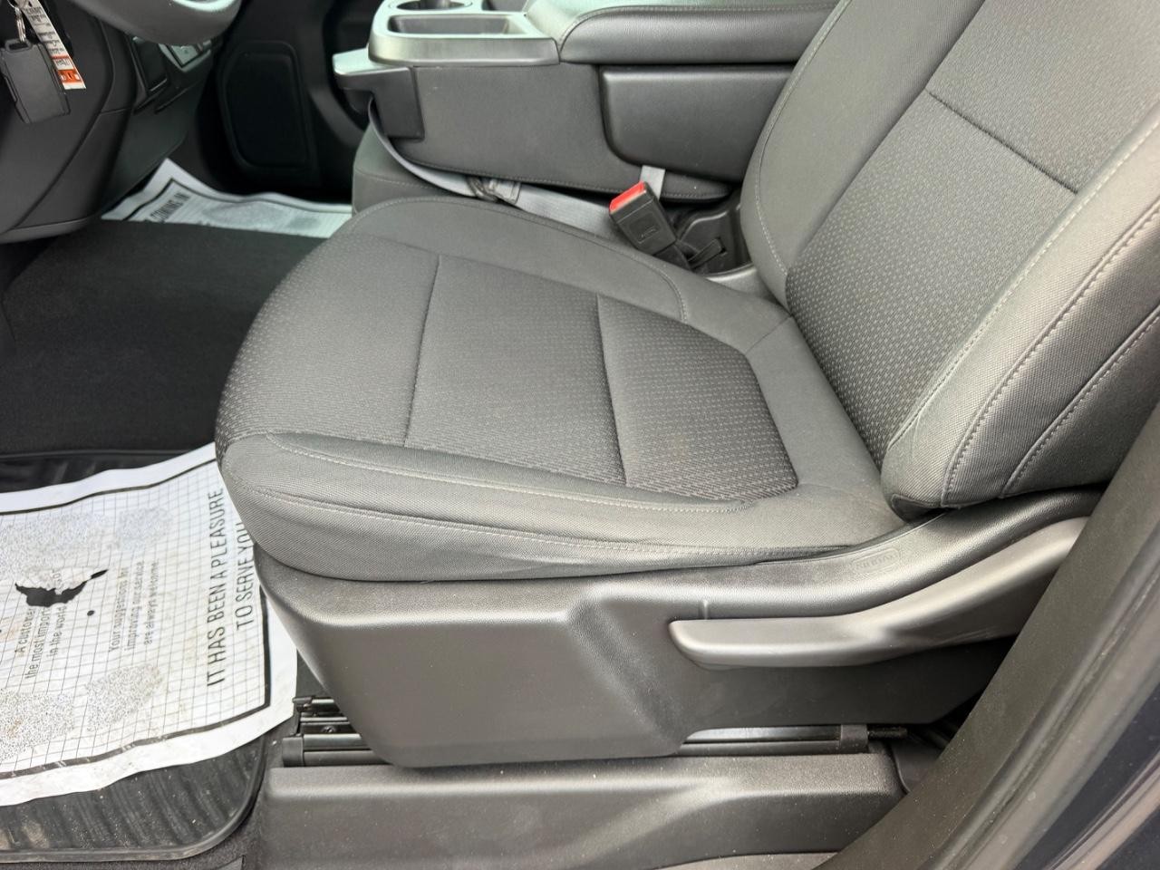 Chevrolet Silverado 1500 Vehicle Full-screen Gallery Image 17