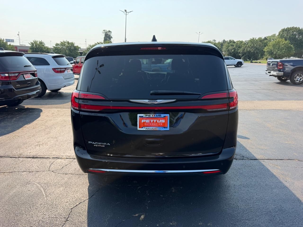 Chrysler Pacifica Vehicle Full-screen Gallery Image 04