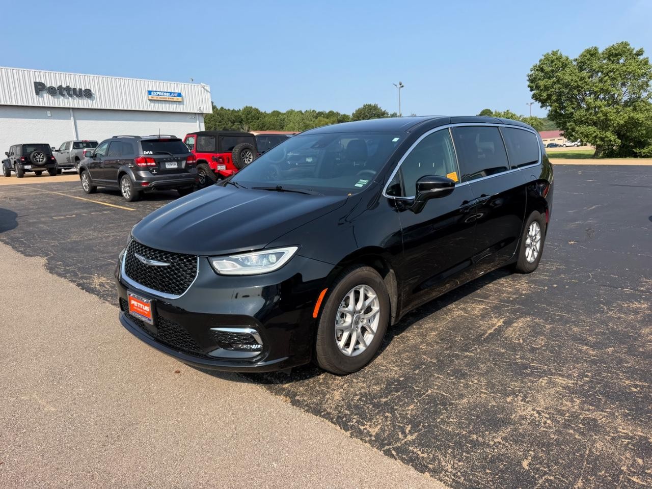Chrysler Pacifica Vehicle Full-screen Gallery Image 08