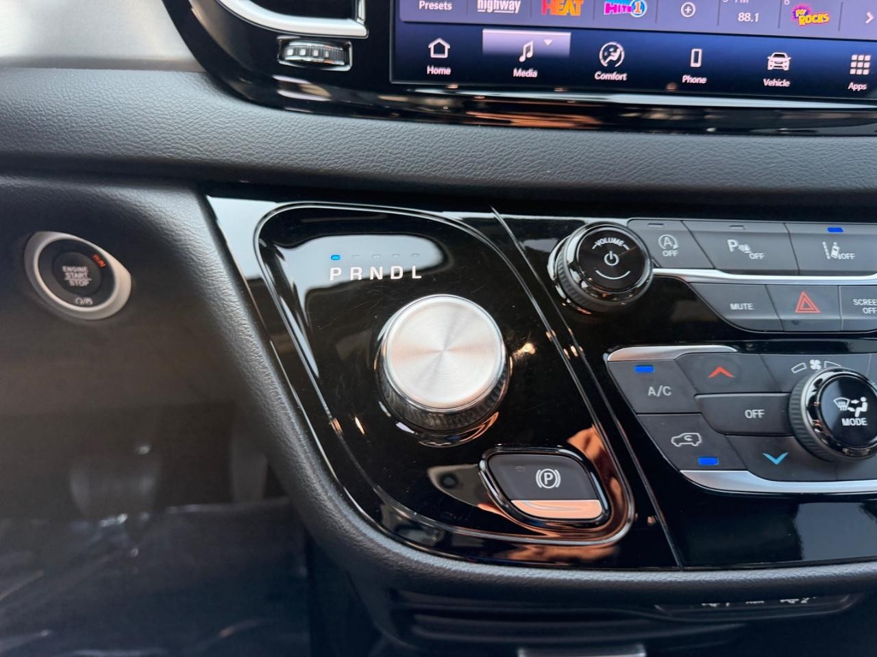 Chrysler Pacifica Vehicle Full-screen Gallery Image 19