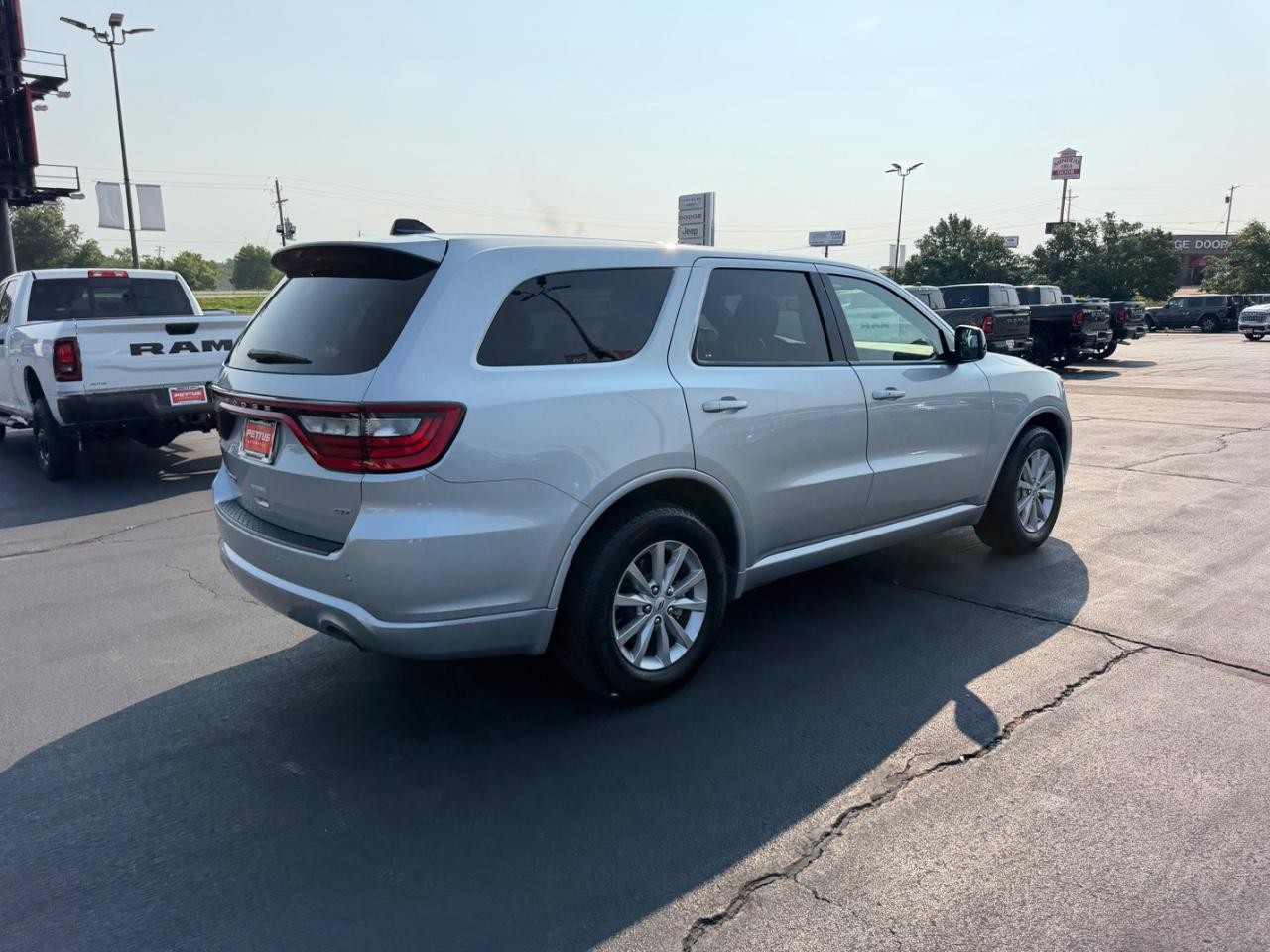 Dodge Durango Vehicle Full-screen Gallery Image 03