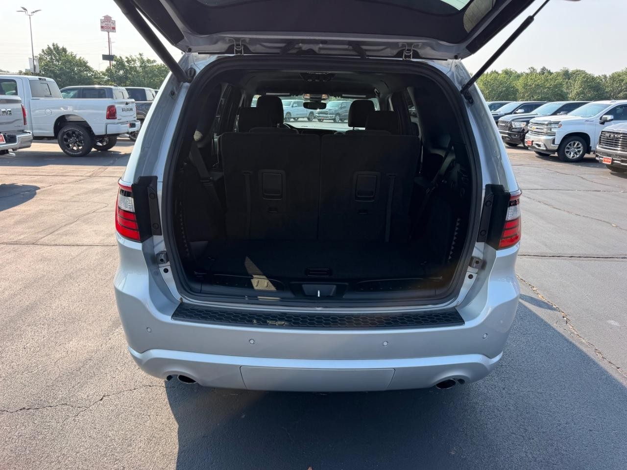 Dodge Durango Vehicle Full-screen Gallery Image 05