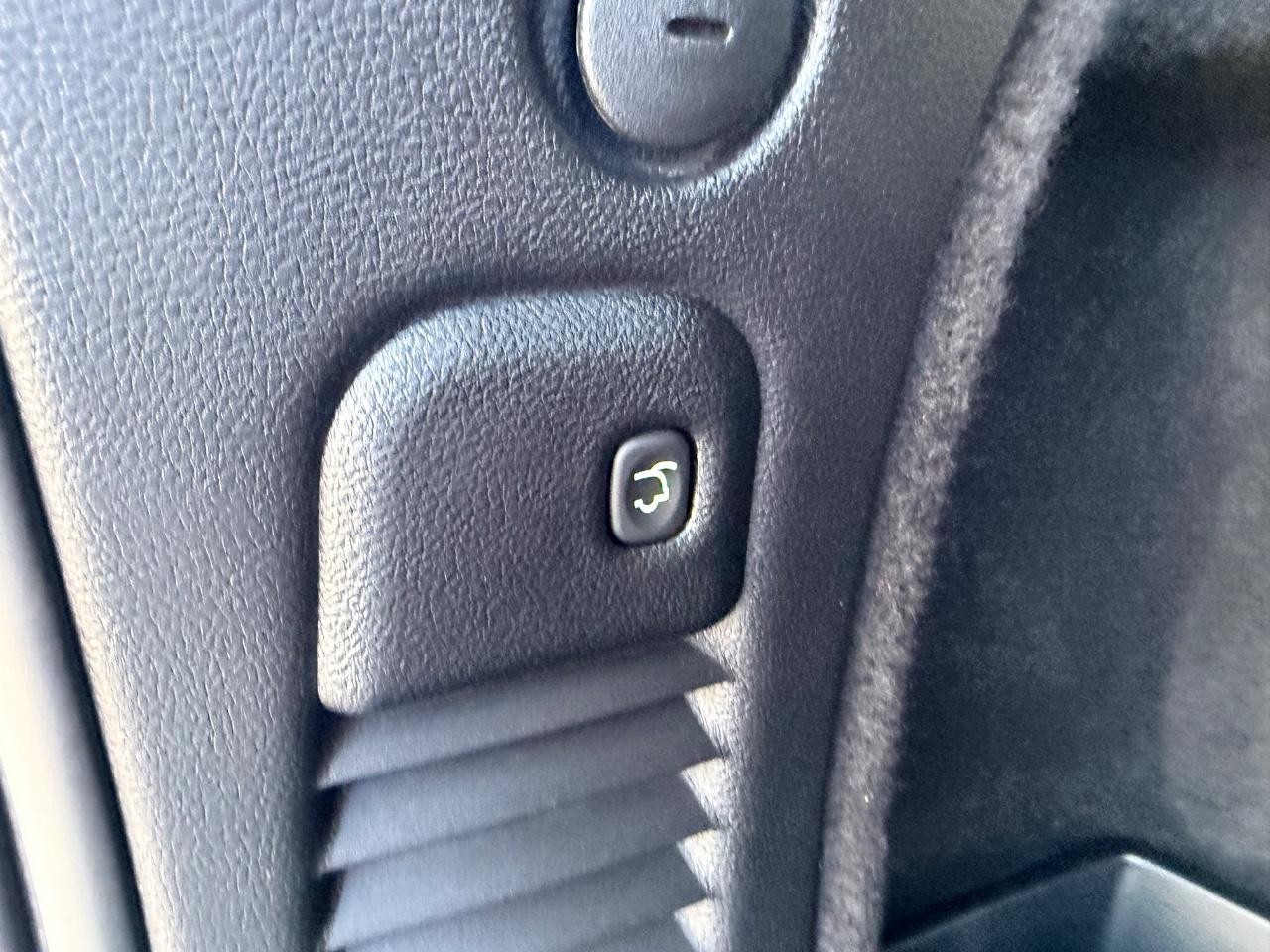 Dodge Durango Vehicle Full-screen Gallery Image 06