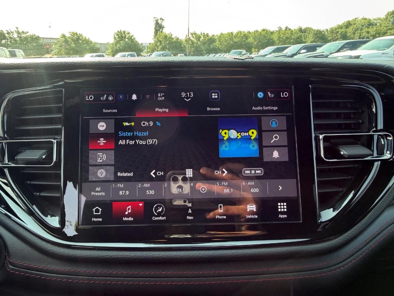 Dodge Durango Vehicle Full-screen Gallery Image 17