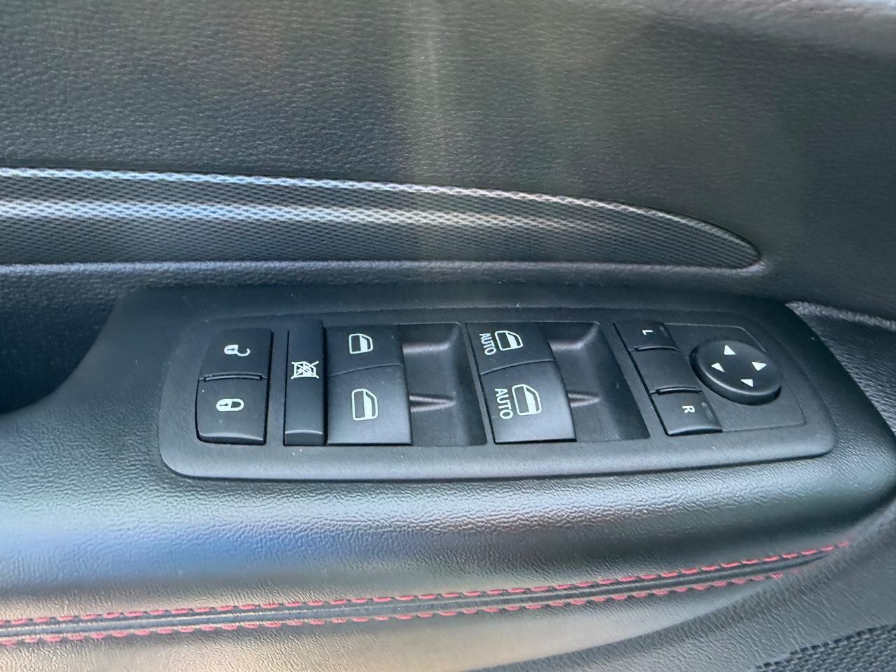 Dodge Durango Vehicle Full-screen Gallery Image 21