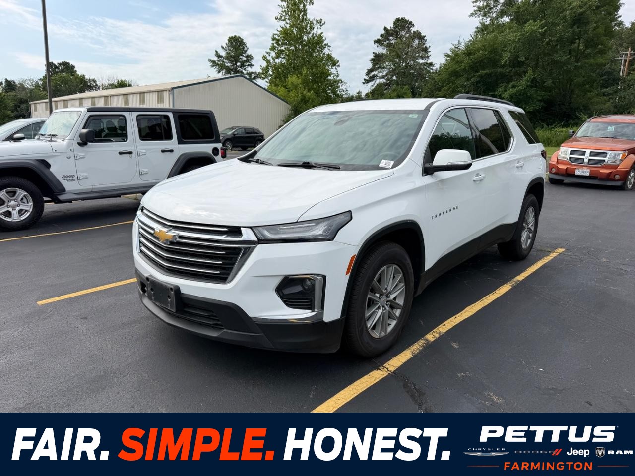 2023 Summit White Chevrolet Traverse LT Leather FWD SUV