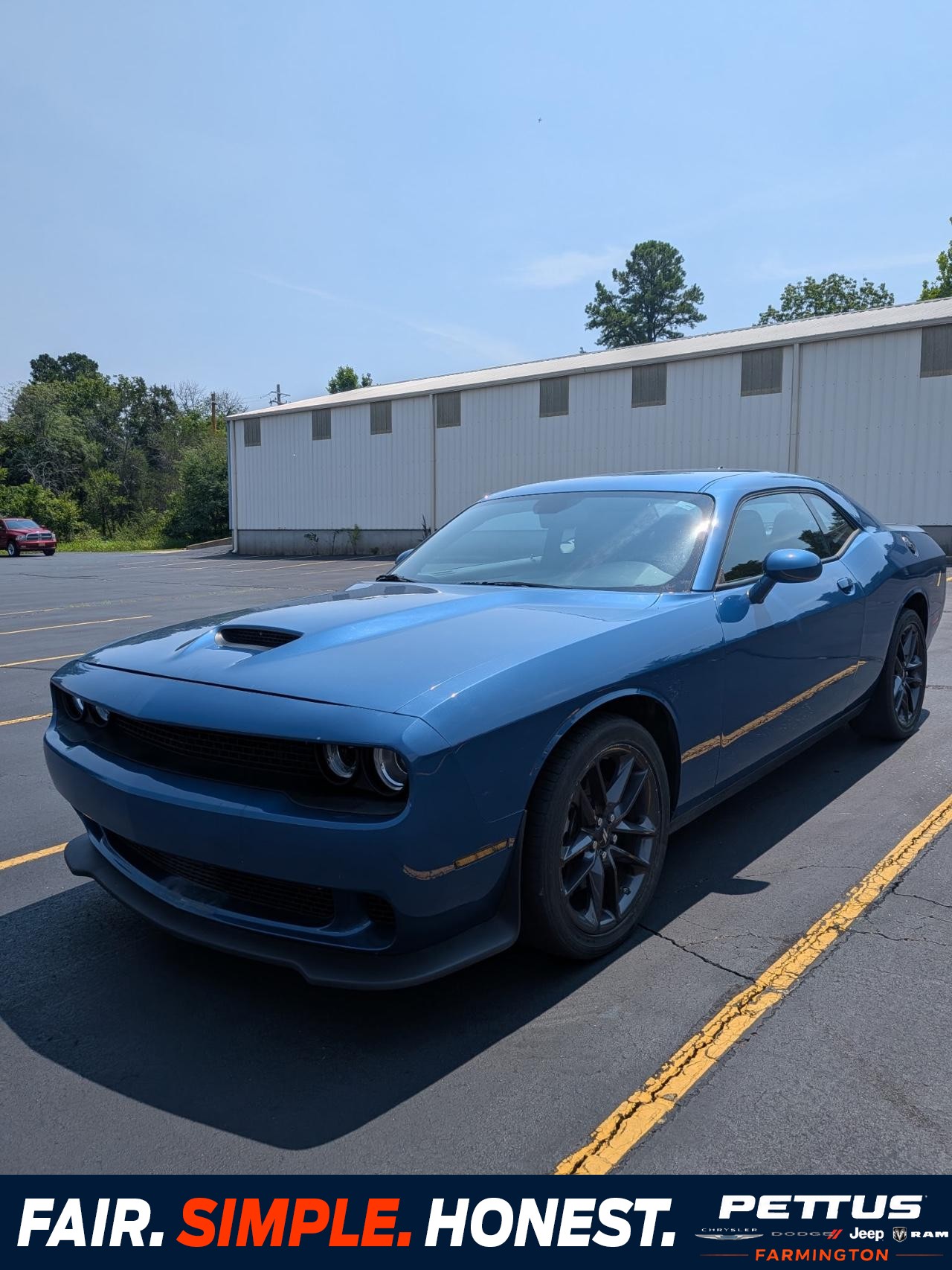 Dodge Challenger Vehicle Full-screen Gallery Image 01