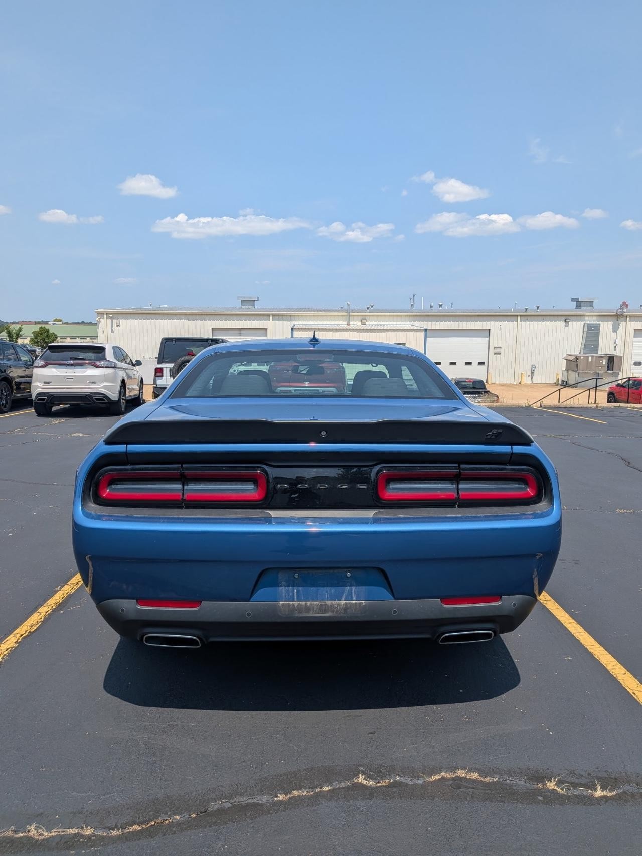 Dodge Challenger Vehicle Full-screen Gallery Image 04