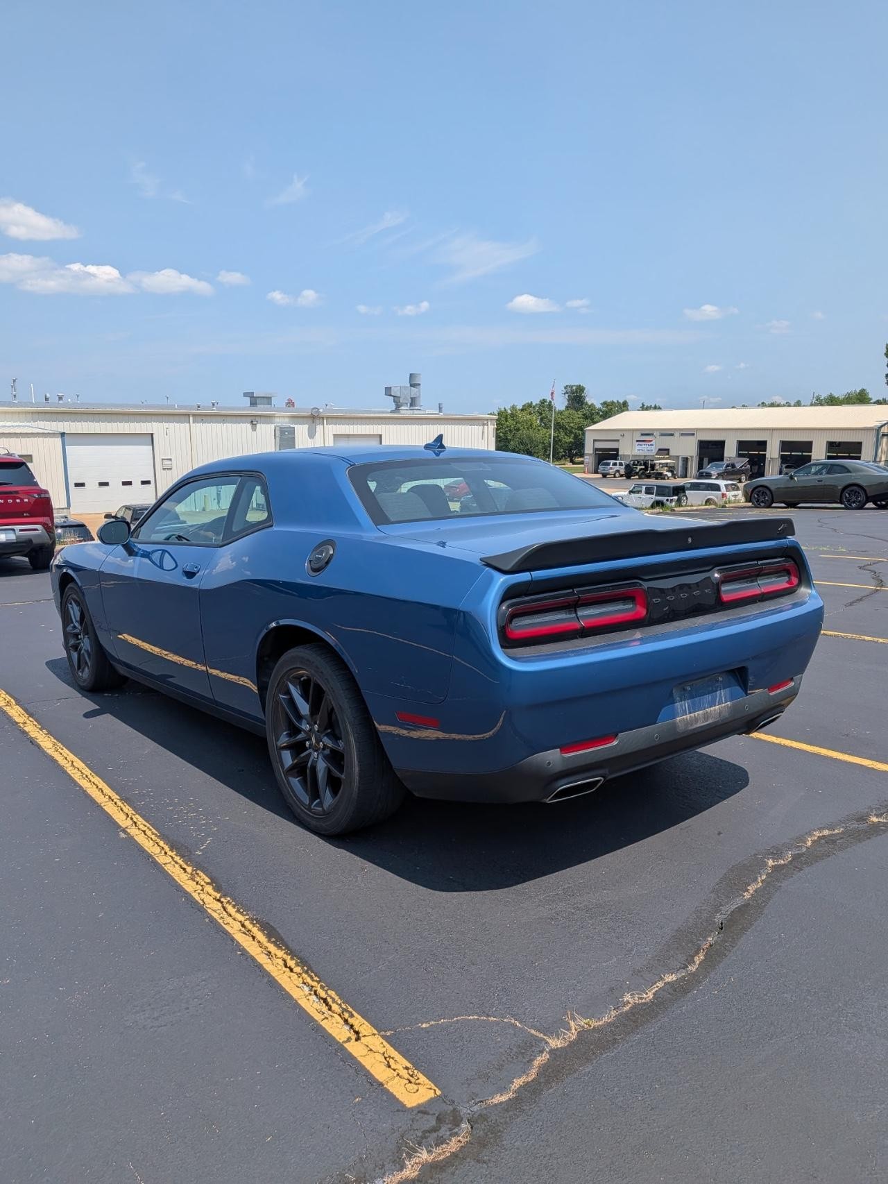 Dodge Challenger Vehicle Full-screen Gallery Image 05